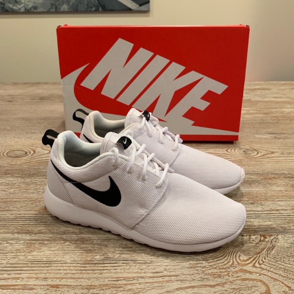 Nike Roshe Ones - White, EUC Sneakers